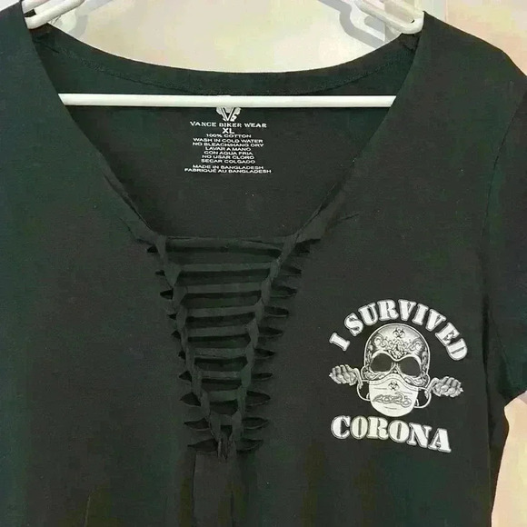 V neck women’s I survived corona tshirt. Runs fitted - Picture 3 of 3